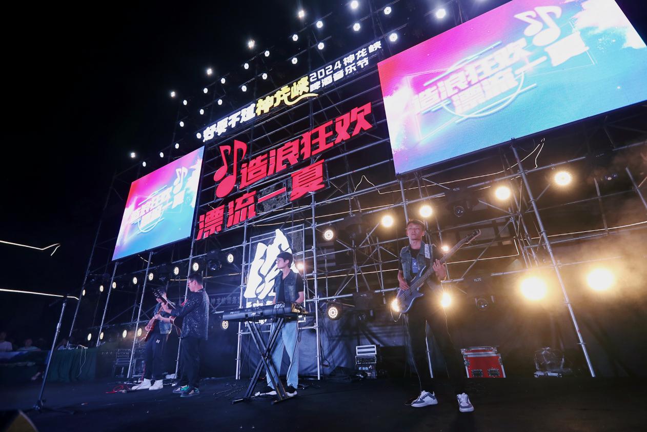 泉水漂流遇上音乐狂欢，神龙峡暑期开启度假新热潮